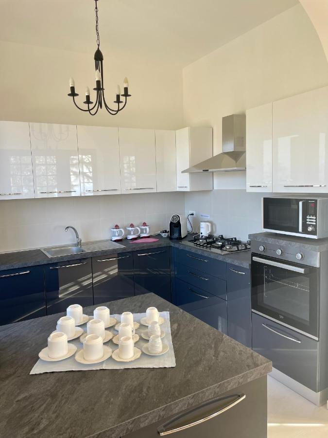 Villa Gaia - Luxury Villa, Pool & Wellness Rooms Бордигера Экстерьер фото