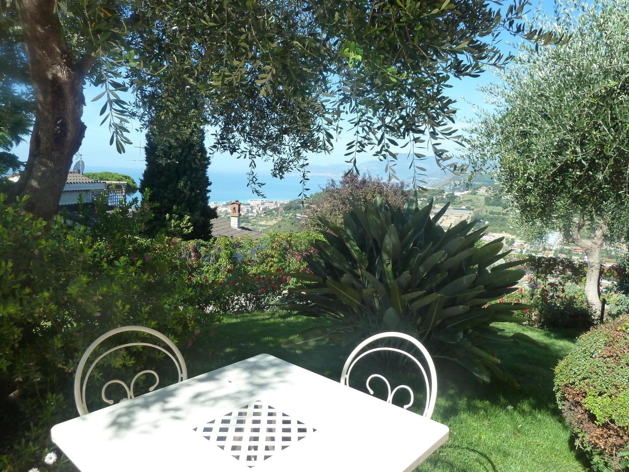 Villa Gaia - Luxury Villa, Pool & Wellness Rooms Бордигера Экстерьер фото
