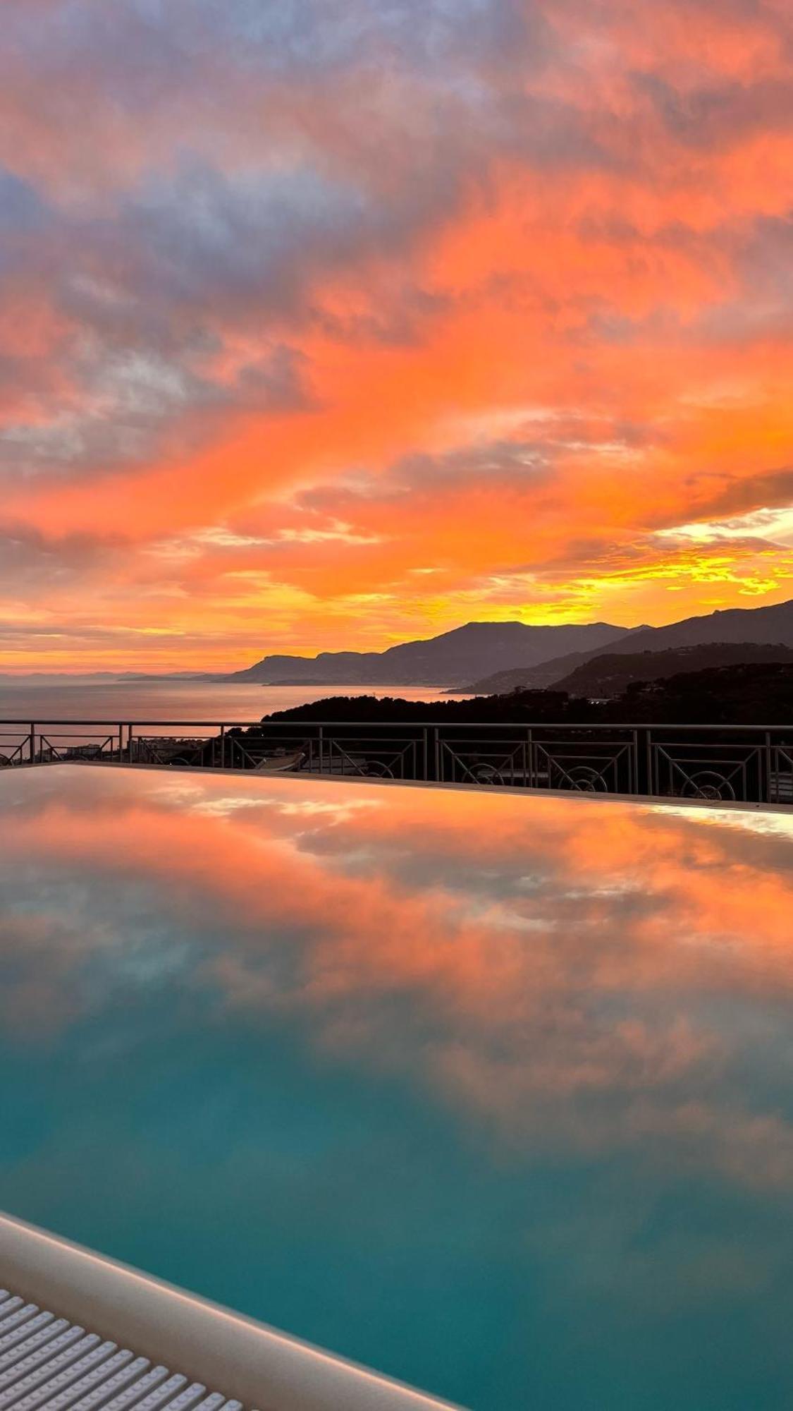 Villa Gaia - Luxury Villa, Pool & Wellness Rooms Бордигера Экстерьер фото