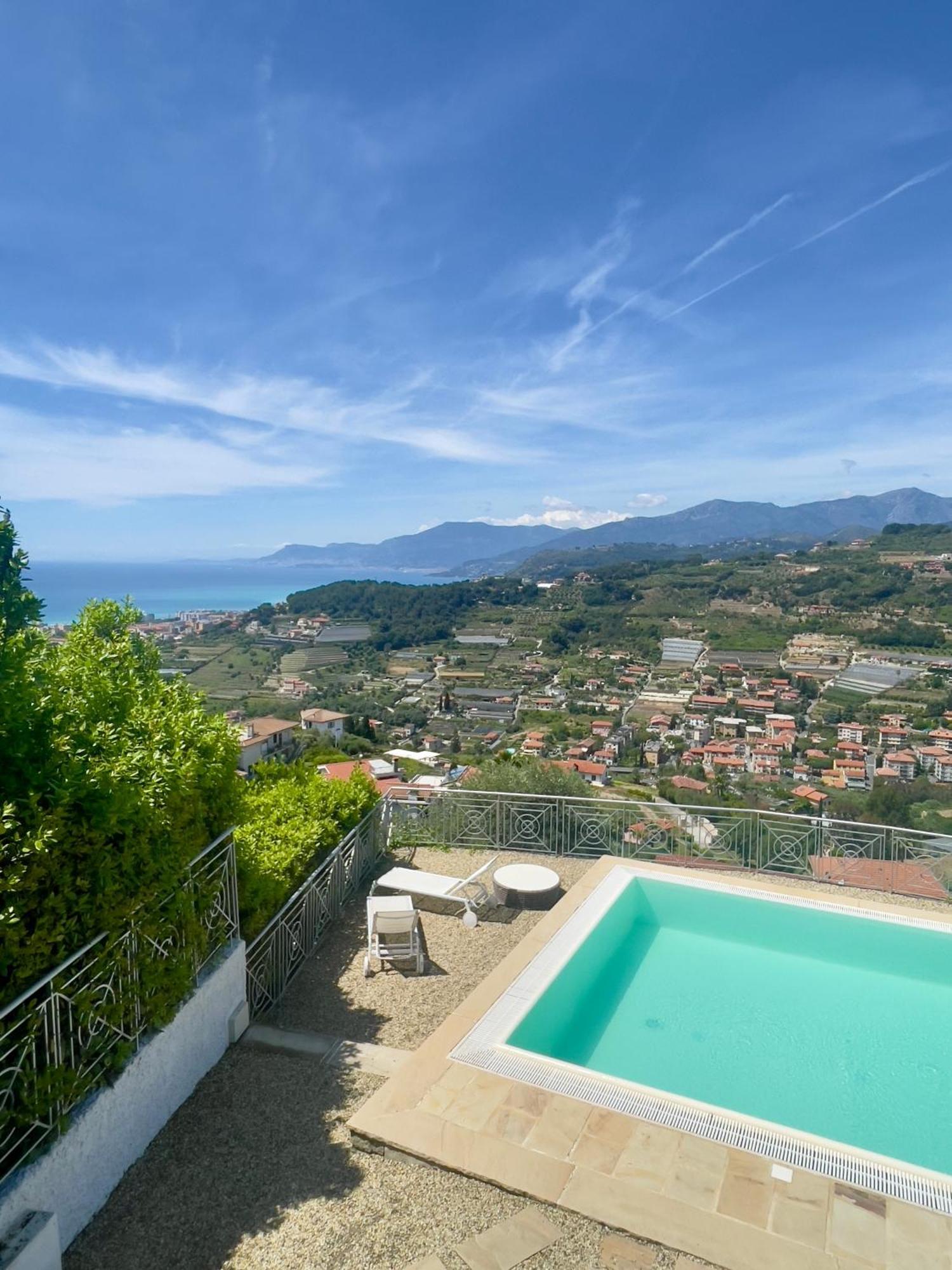 Villa Gaia - Luxury Villa, Pool & Wellness Rooms Бордигера Экстерьер фото